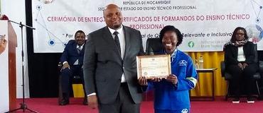 Mety Gondola entrega certificados na província de Nampula