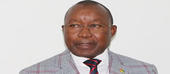 Ministro moçambicano da Defesa condecorado no Uganda