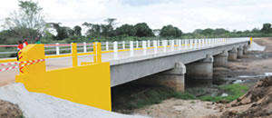 PR entrega ponte sobre o rio Luco