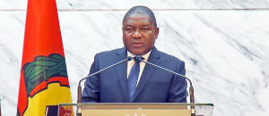 Presidente da República condecora 175 personalidades moçambicanas
