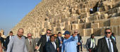 Presidente da República visita as pirâmides do Egipto