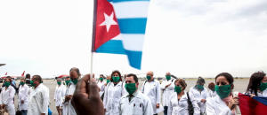 Sessenta médicos cubanos chegam ao país para apoiar combate à COVID-19